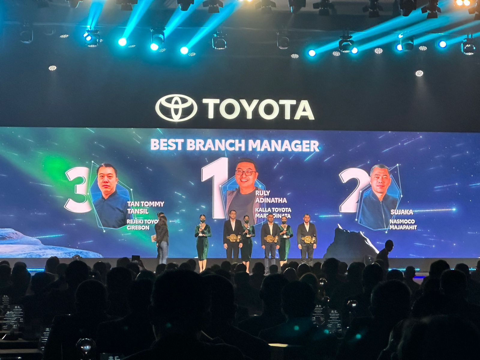  Kepala Cabang Kalla Toyota Palu Martadinata Raih Penghargaan Prestisius