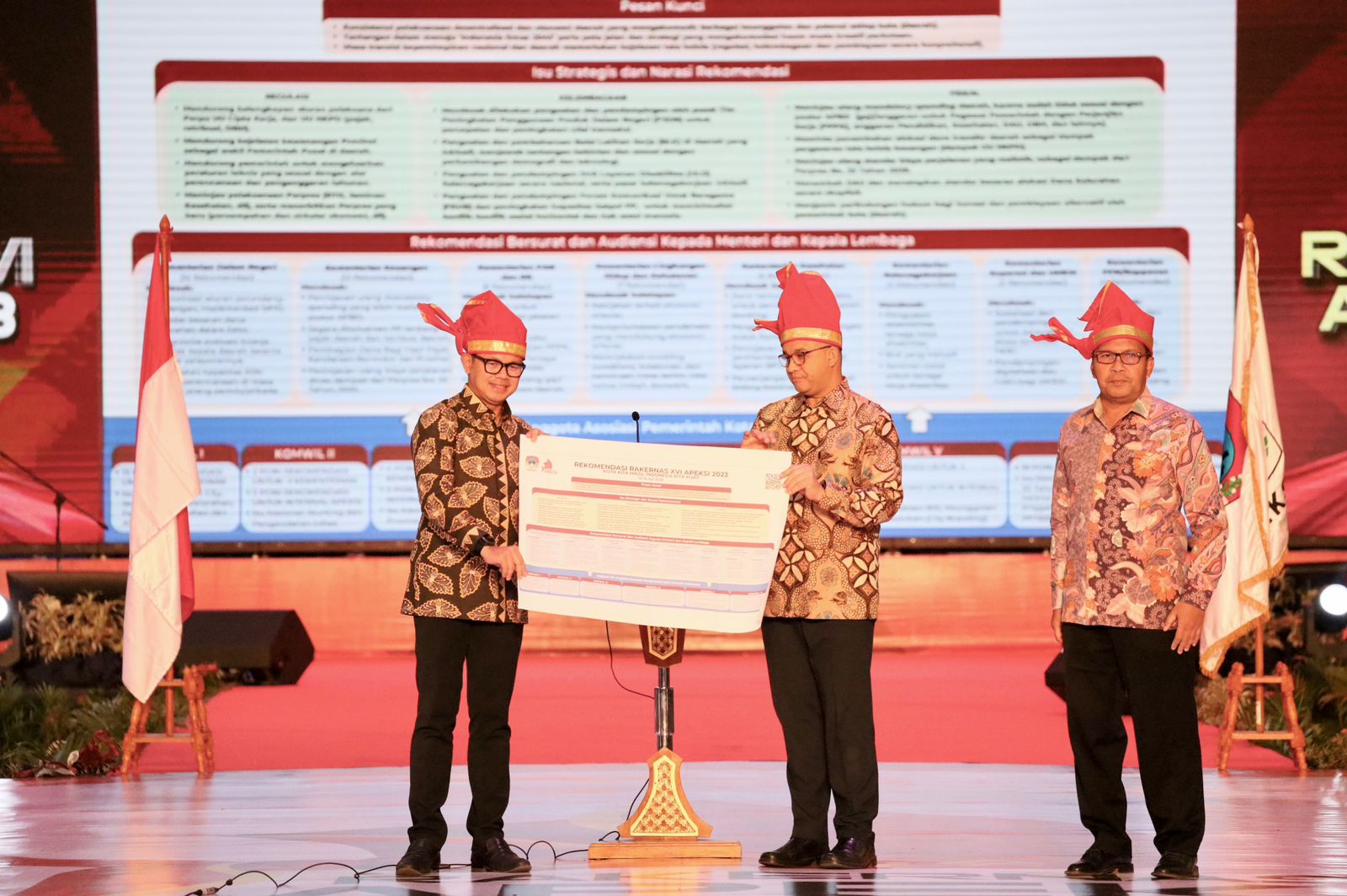  Danny Pomanto-Bima Arya Serahkan Hasil Rekomendasi Rakernas APEKSI XVI ke Capres Ganjar Pranowo, Anies Baswedan, Hingga Prabowo Subianto
