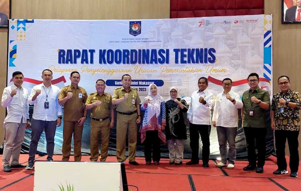  Sambut Hari Kemerdekaan, Yayasan Hadji Kalla Serahkan 1.000 Bendera Merah Putih