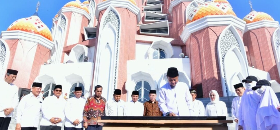  Sempat Mangkrak, Gubernur Sulsel Resmikan Masjid 99 Kubah