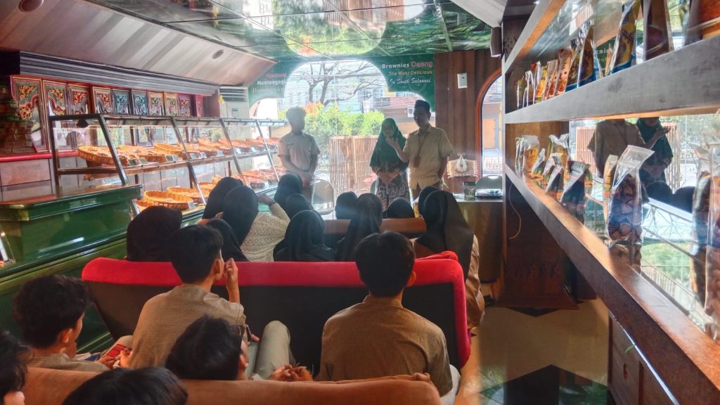 Kelas Entrepreneur SMA Islam Athirah Bukit Baruga Eksplorasi Roti dan Brownies Daeng