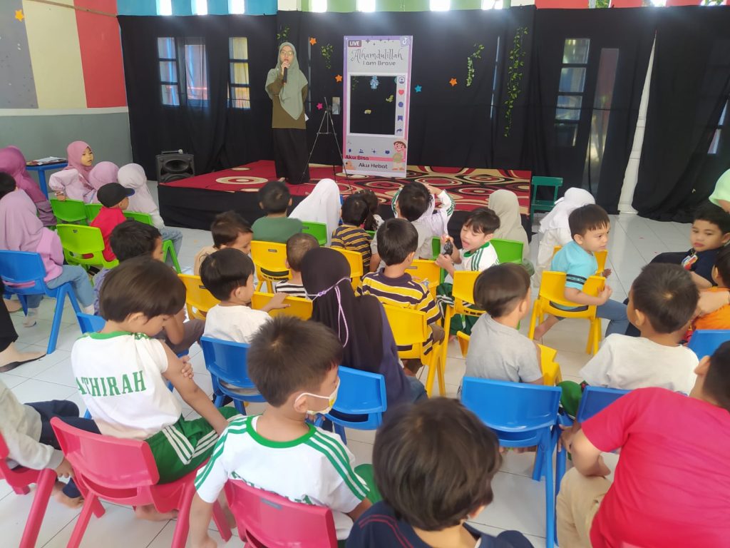 TK Islam Athirah Gelar Presentasi Diri Dengan Tema All About Me