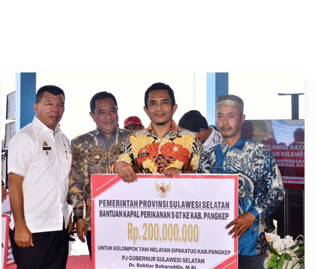  Pemprov Sulsel Beri Bantuan Kapal Nelayan di Bulukumba