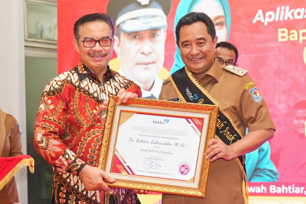 Pj Gubernur Sulsel Bahtiar DiKukuhkan Jadi Bapak Asuh Anak Stunting Sulsel