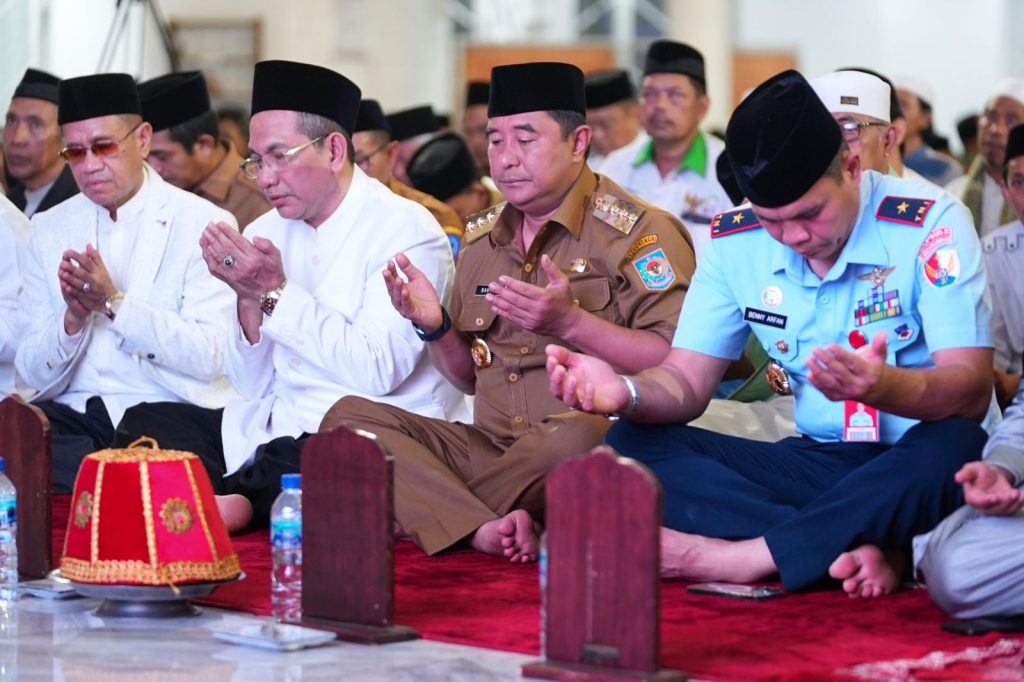 Ribuan Masyarakat Sulsel Sholawatan di Masjid 99 Kubah