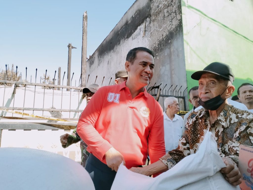 IKA Unhas-ASS Foundation, Sinergi Salurkan Bantuan di 2 Lokasi Kebakaran
