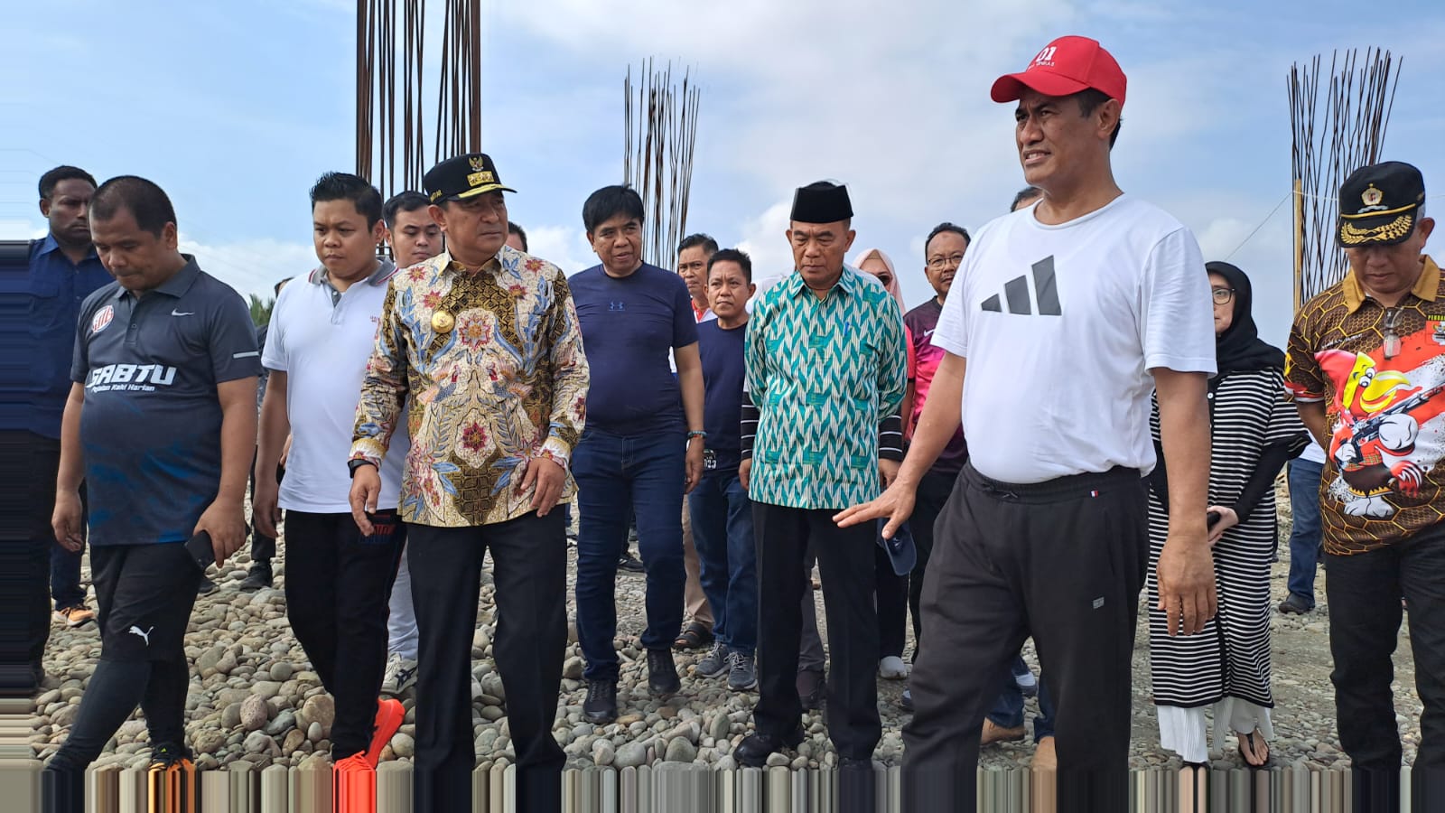  Menko Muhadjir Tinjau Pembangunan Masjid Milik Andi Amran Sulaiman