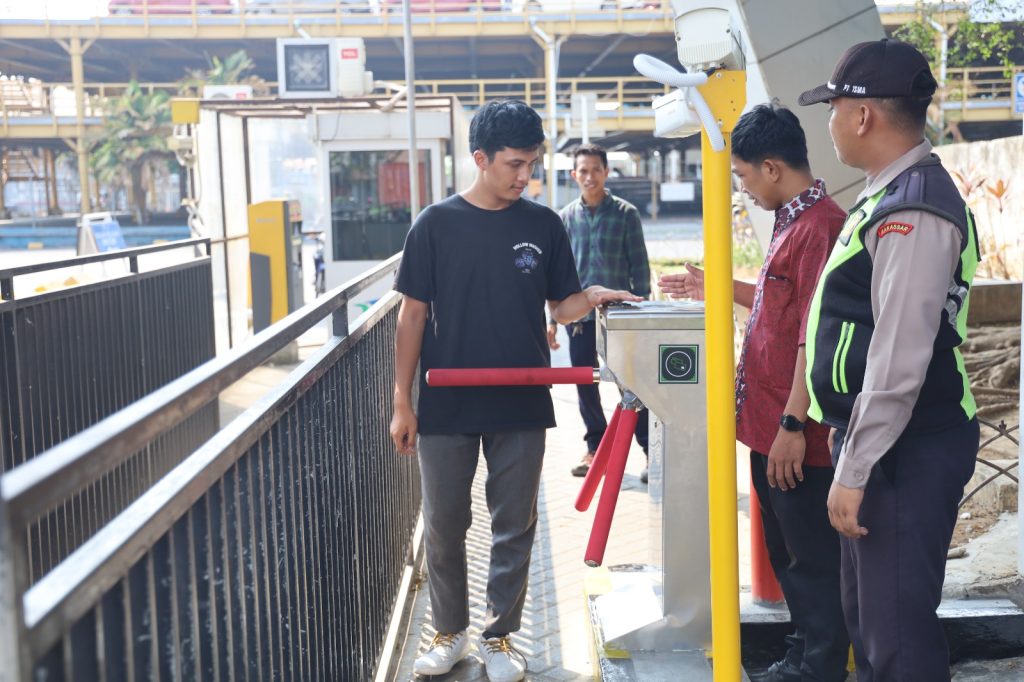 Cegah Pungli, Pelindo Regional 4 Makassar Pasang Turnstile Bagi Pejalan Kaki
