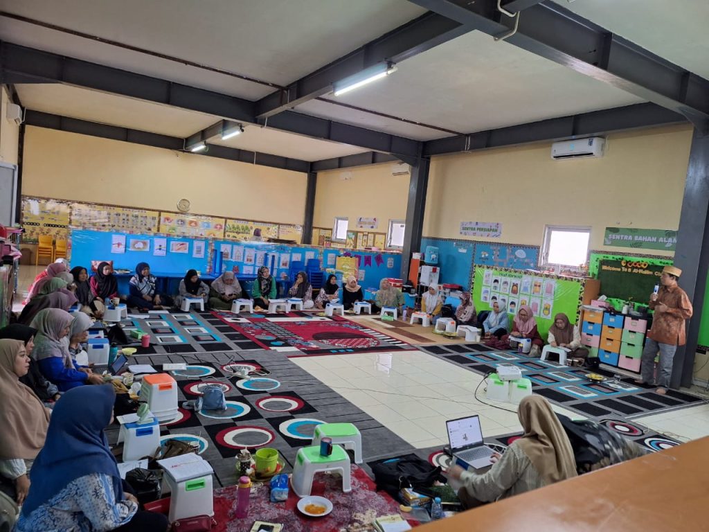 Guru TK Islam Athirah Perkuat Kompetensi dengan Diseminasi Hasil Studi Tiru