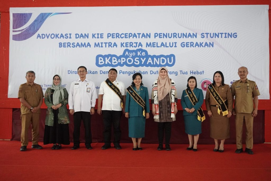 Dikukuhkan Jadi Duta Orang Tua Hebat, Bupati Tana Toraja & Toraja Utara Komitmen Turunkan Angka Stunting 