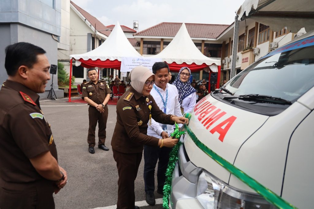 Pelindo Regional 4, Bantu Mobil Ambulans untuk Klinik di Kejati Sulsel