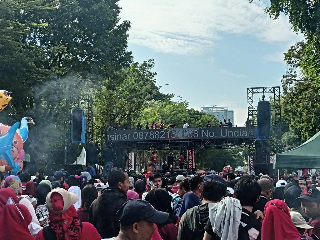 Lautan Merah, Ramaikan Jalan Santai Ganjar-Mahfud di Makassar