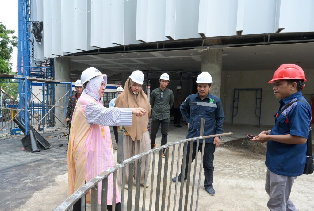 Ketua TP PKK Dampingi Wali Kota Makassar Tinjau Progres Pembangunan Gedung PKK dan Dekranasda
