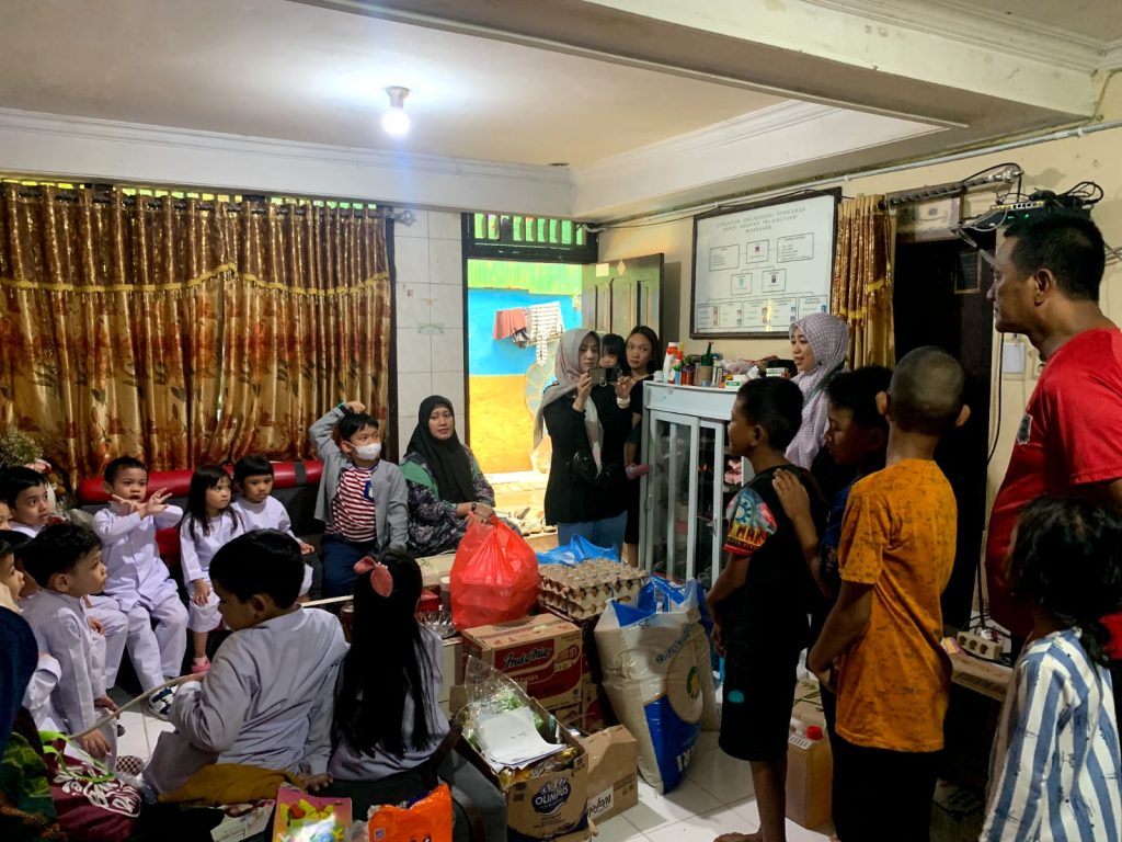 Kegiatan Positif Anak Didik TK Islam Athirah 1 Makassar Dalam Rangka Jumat Berkah