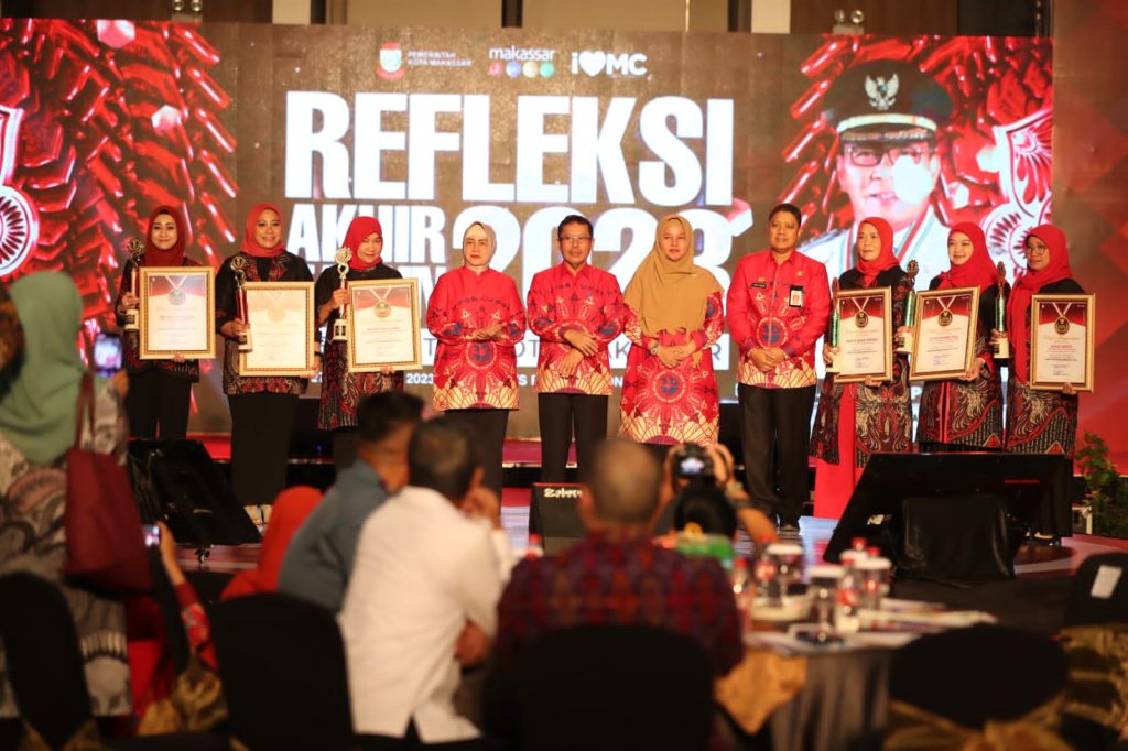 Balitbangda Makassar Beri Penghargaan Pemenang Innovative Mayor Award (IMA) 2023