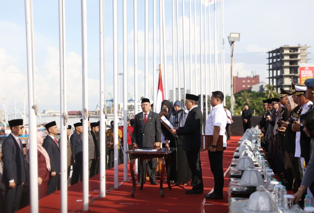 Rotasi 12 Camat, Danny Tekankan Netralitas di Tahun Politik