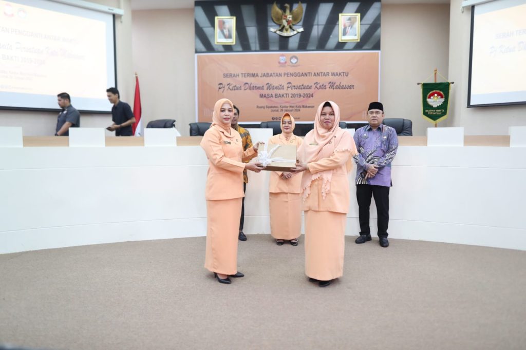 Fadliah Firman Resmi Terima SK Jabatan Pj Ketua DWP Kota Makassar