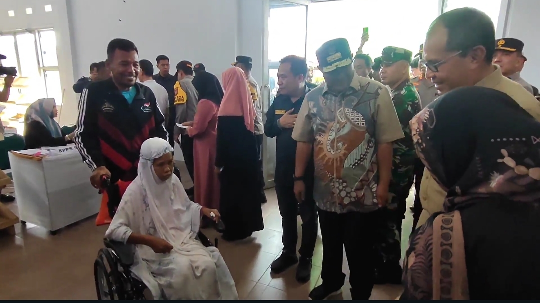  Usai Memilih Pj Gubernur Bahtiar Pantauan TPS di Sentra Wijaya Makassar