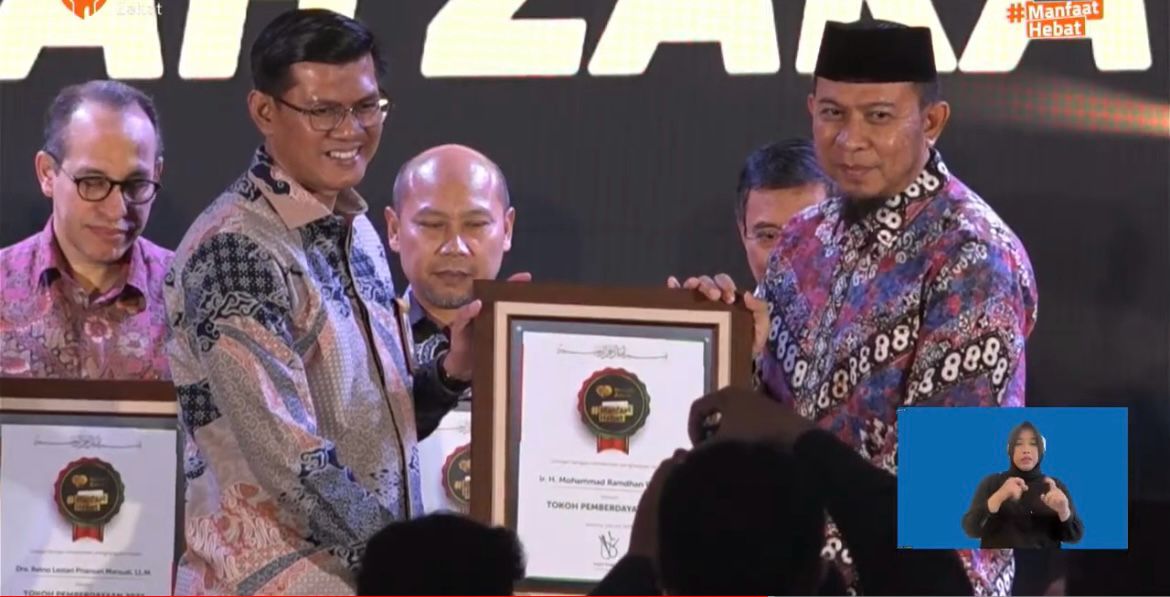 Danny Pomanto Raih Penghargaan Tokoh Pemberdayaan 2023