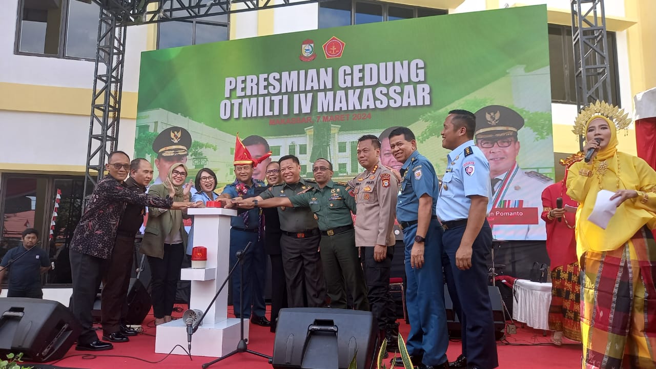 Pemerintah Kota Makassar Serahkan Bantuan Hibah Pembangunan Gedung Otmilti