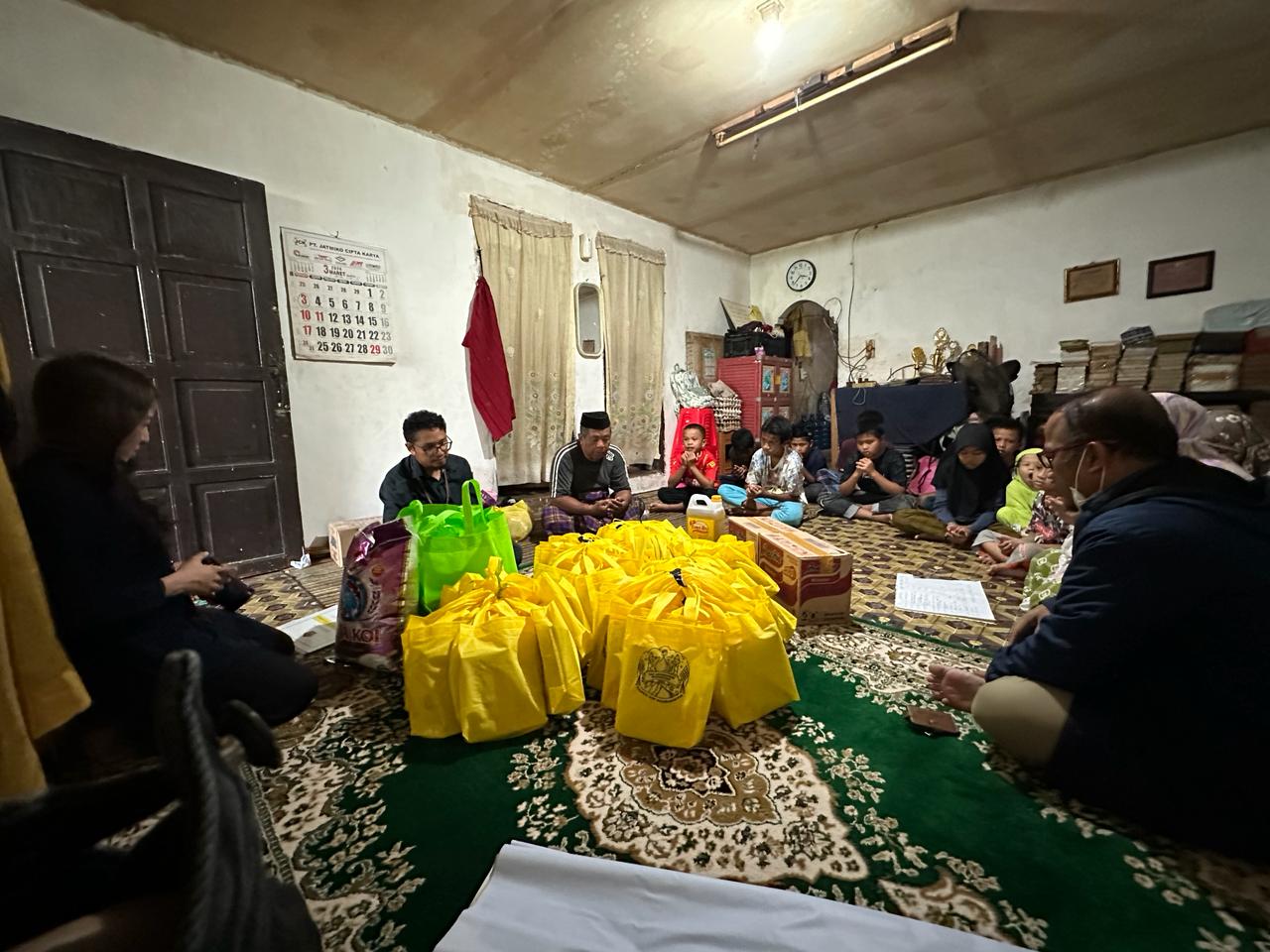  Membangun Citra Positif di Masyarkat Kanwil DJP Sulselbatra, Berbagi Paket Ramadan&nbsp;