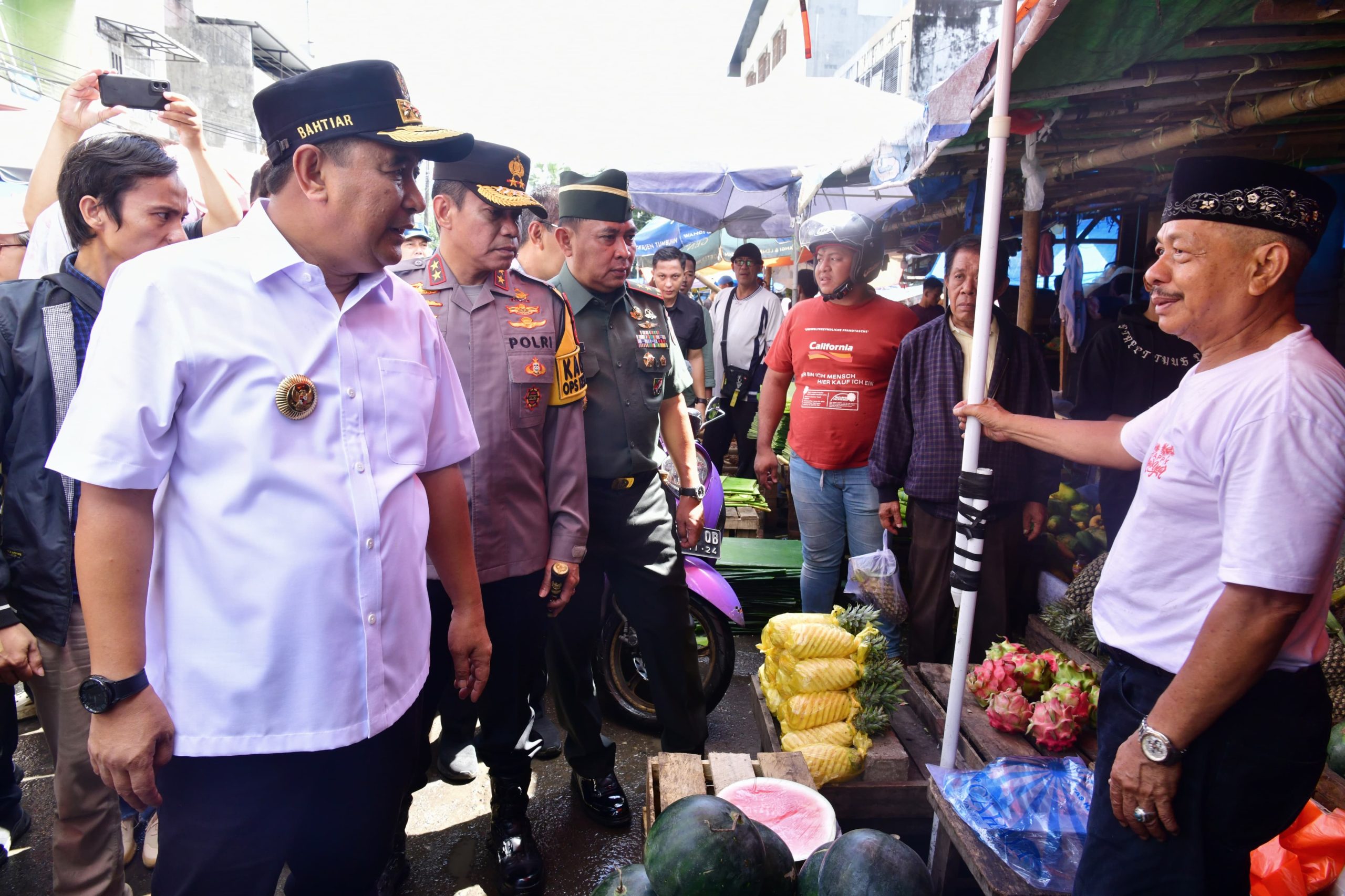 Dua Hari Jelang Lebaran, Pj Gubernur Sulsel Pastikan Harga Kebutuhan Pokok Tetap Terkendali
