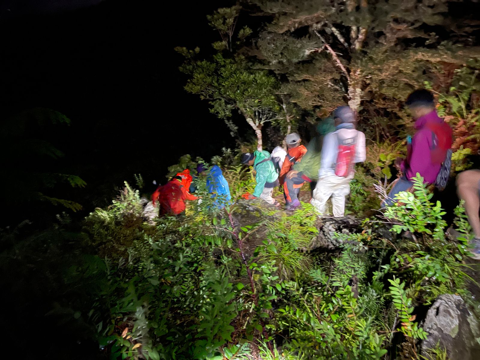 Basarnas Evakuasi Pendaki Gunung Bawakaraeng di Pos 9