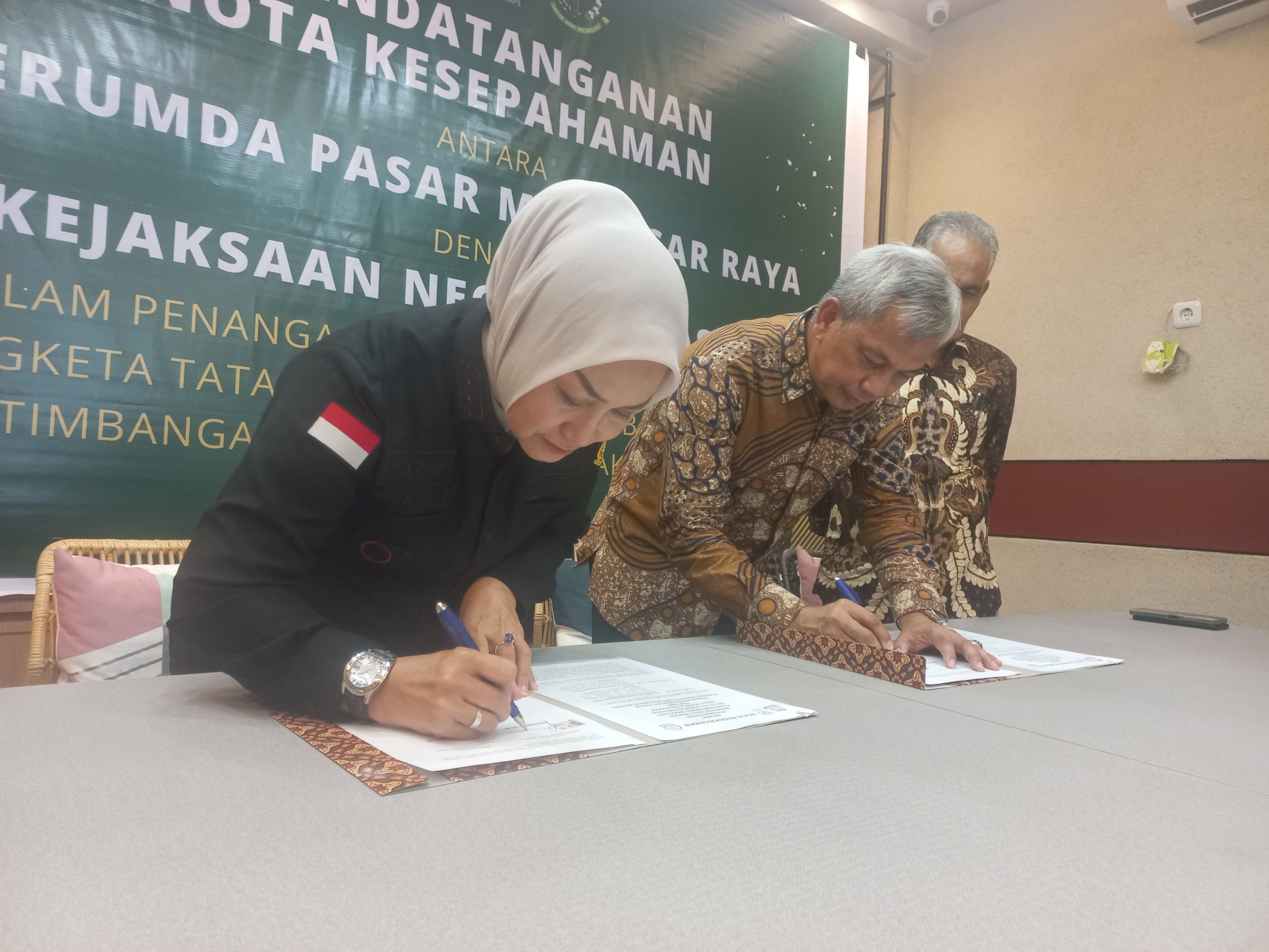  Perumda Pasar Makassar dan Kejari Makassar, Teken MOU Terkait Perkara Data dan Tata Usaha Negara