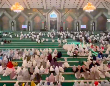  Penuh Khidmat, Ratusan Guru Peringati Maulid Nabi Muhammad SAW di Masjid Al-Markaz Al-Islami