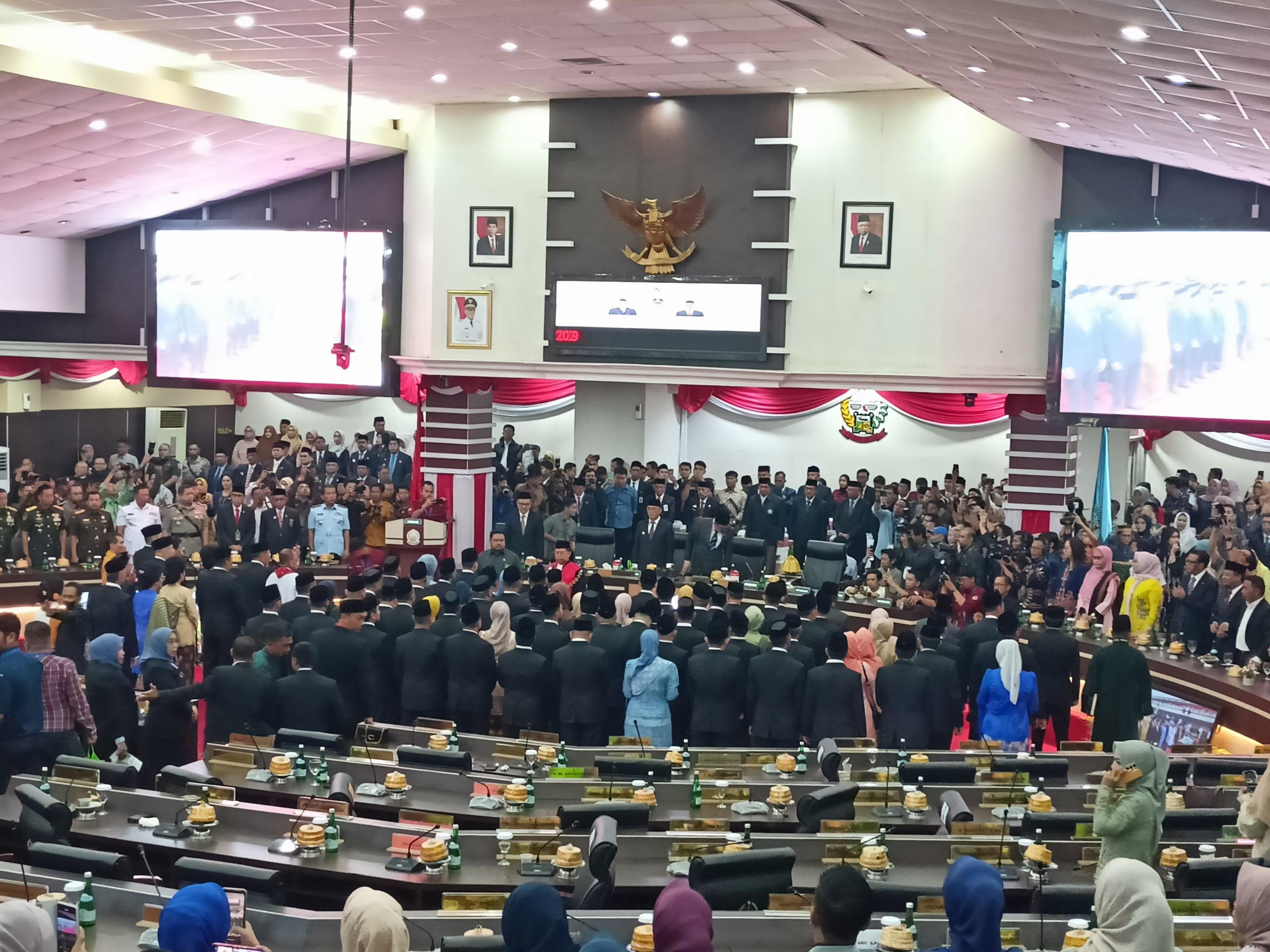  Pelantikan Anggota DPRD Sulsel, Penjabat Gubernur Minta Kawal Bersama APBD Sehat