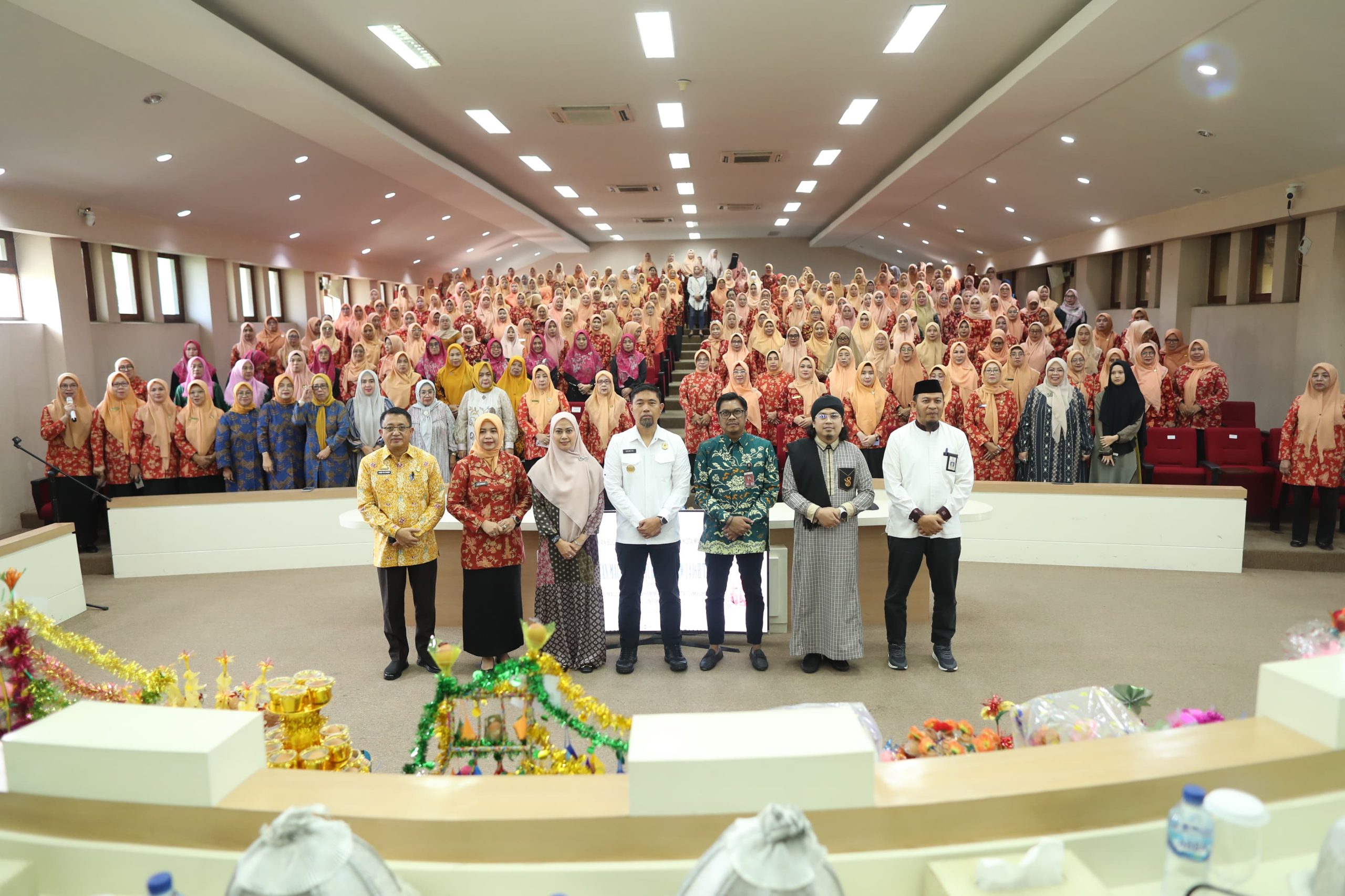  Peringati Maulid Nabi, Pj Ketua DWP Kota Makassar Ajak Anggota Semangat Beramal