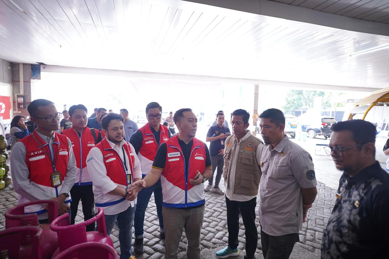  Pemkot Makassar, Dinas ESDM, dan Pertamina Gelar Pengecekan langsung di SPBU dan Pangkalan LPG 3 Kg di Kota Makassar