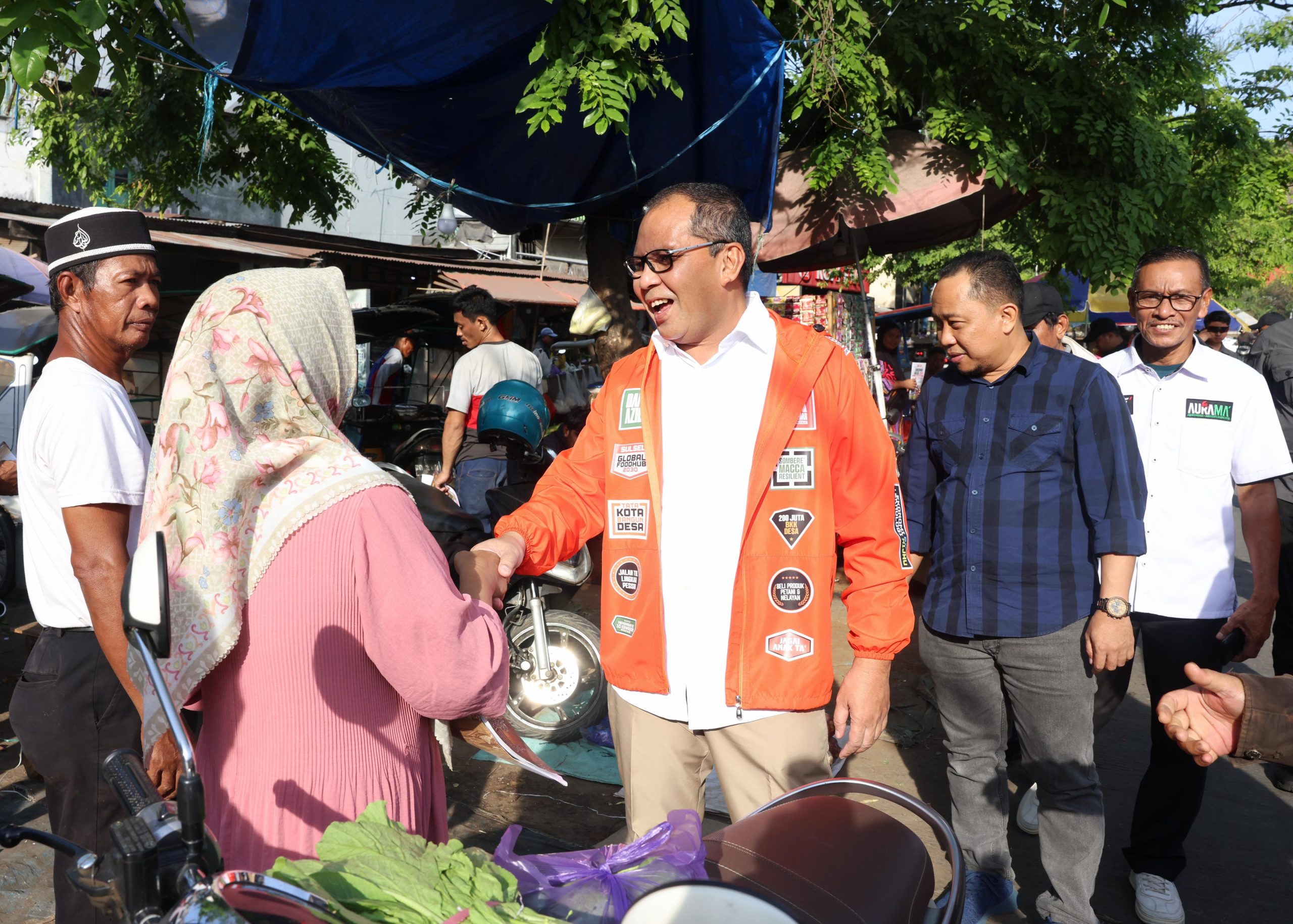  Pedagang Pasar Sentral Minasa Maupa Harap Danny-Azhar Bawa Perubahan Lebih Baik Untuk Kabupaten Gowa