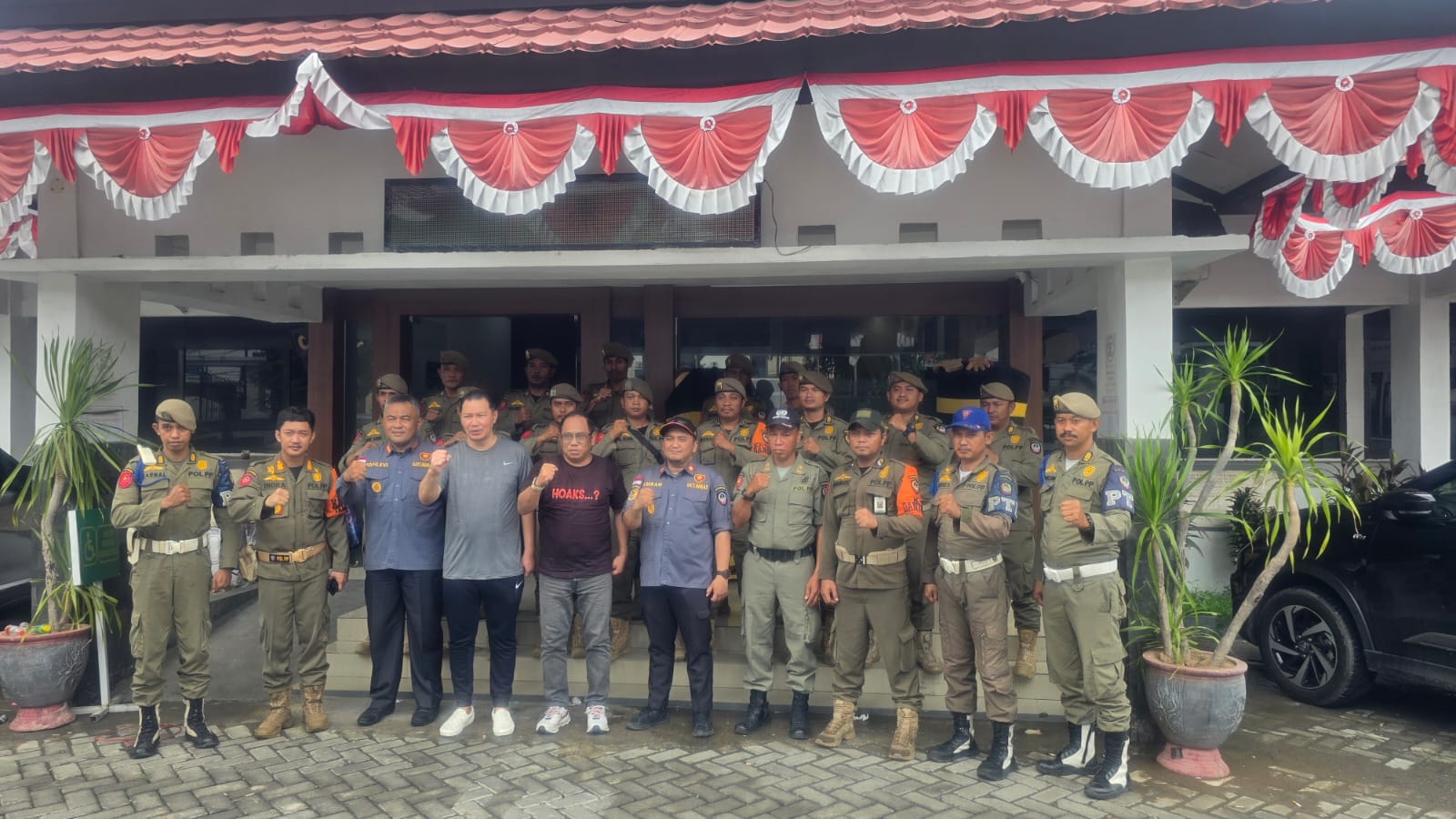  KPU Sulsel, Bawaslu dan Satpol PP Tertibkan APK di Ruas Jalan Provinsi