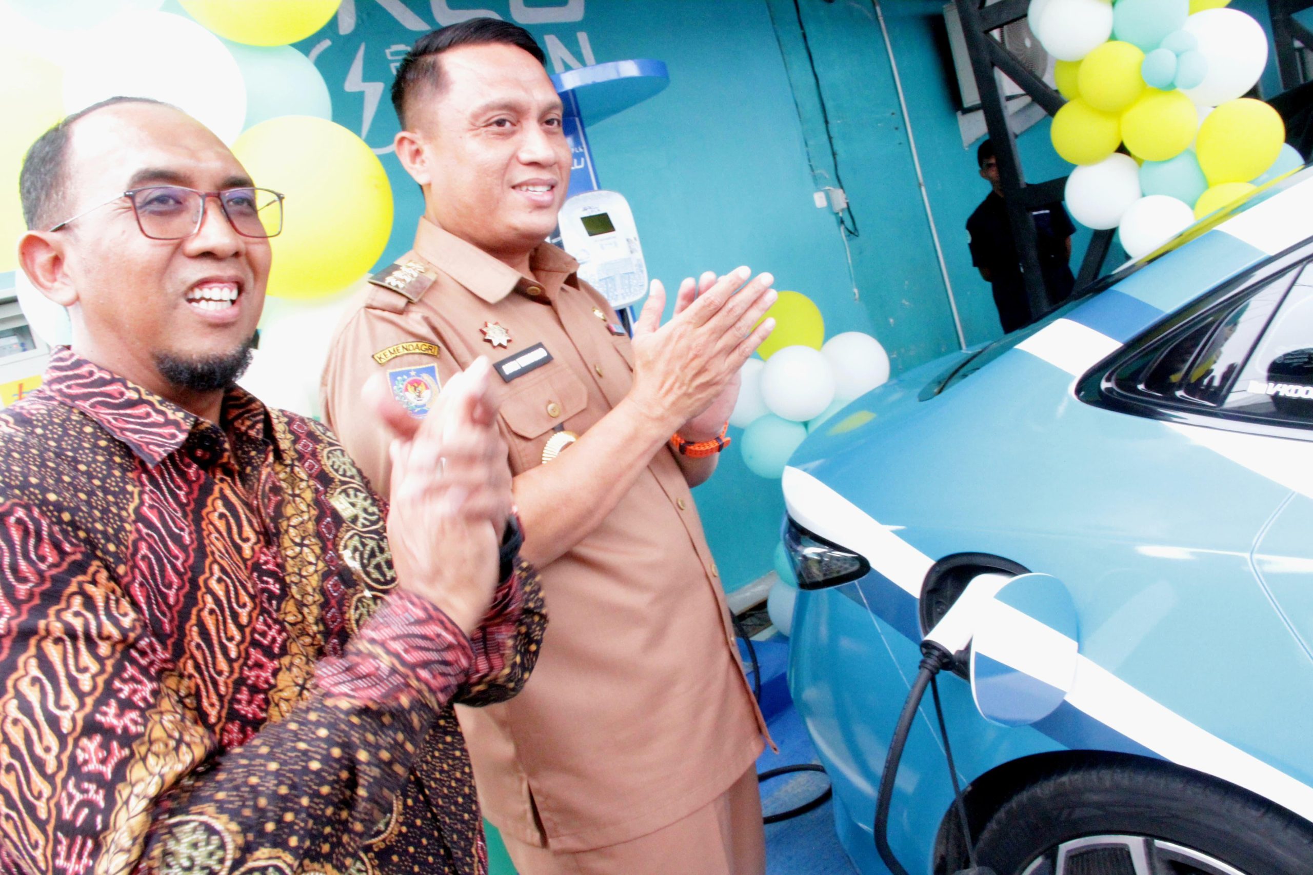  Tiga SPKLU dan Ruang Teduh di Kab. Bone dan Sengkang di Resmikan PLN Jelang Nataru