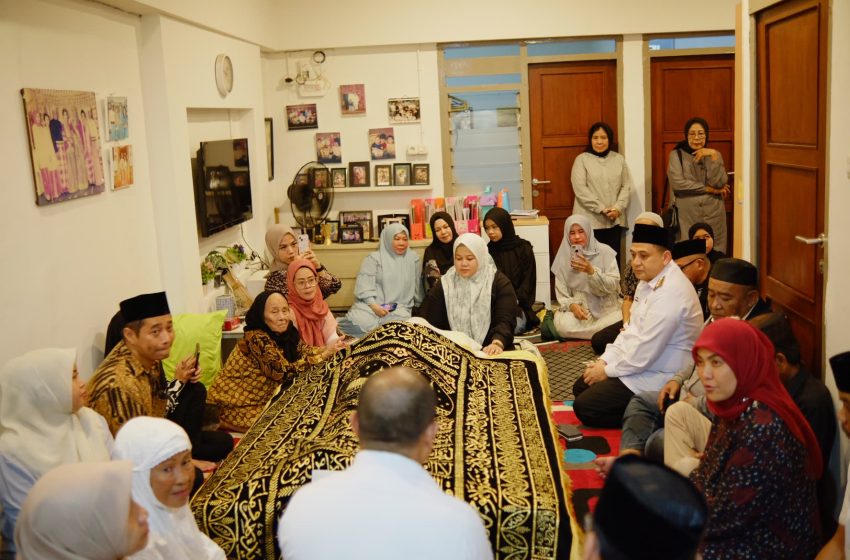  Melayat ke Rumah Duka Ayah Kadis Pariwisata, Wali Kota dan Wakil Wali Kota Makassar Sampaikan Duka Mendalam 