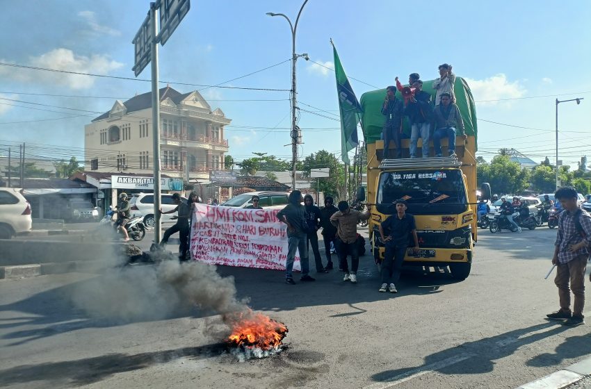  Peringati Hardiknas dan May Day, HMI Komisariat Saintek Gowa Gelar Aksi di DPRD Sulsel