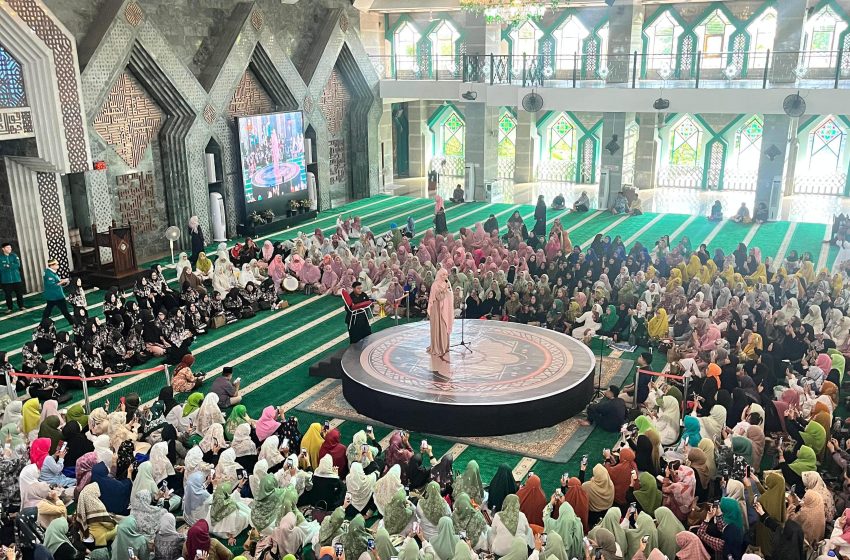  Angelina Sondakh Berbagi Kisah Hijrah Inspiratif di “Gema Hijrah” Masjid Al-Markaz Al-Islami 