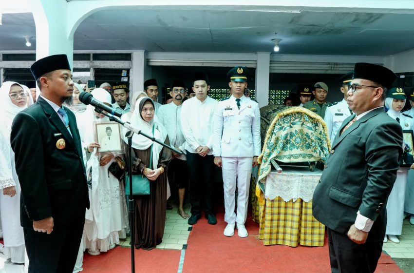  Gubernur Sulsel Melepas Jenazah Mantan Sekda Sulsel