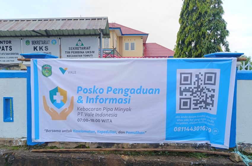  Warga Desa Lioka Bahu Membahu Atasi Kebersihan dan Pemulihan Pasca Insiden Pipa Bocor