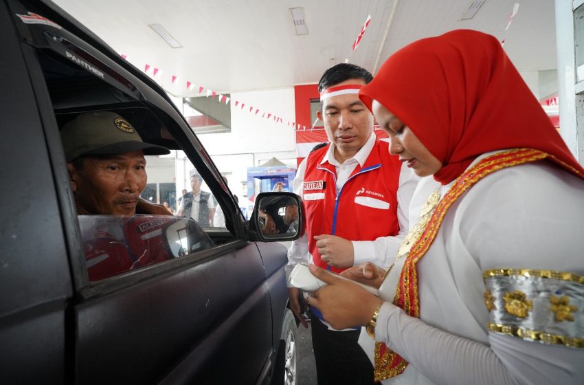  Hadirkan Semangat Nasionalisme di HUT-ke-80 Pertamina Sapa Pelanggan di SPBU