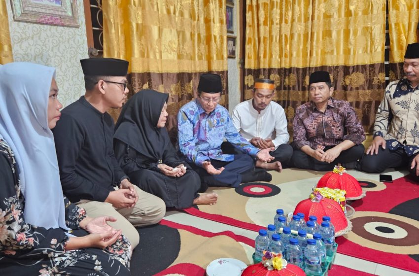  Turut Beruduka, Menag Kunjungi Rumah Duka Korban Wafat Kebakaran DPRD Makassar