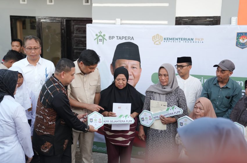  Munafri Arifuddin Dampingi Mendagri dan Menteri PKP Serahkan Rumah Subsidi ke Keluarga Korban