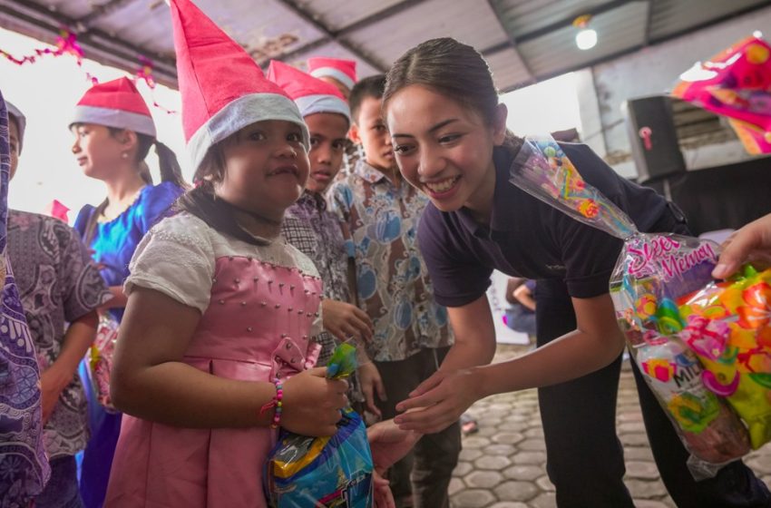  Indosat Tebar Kehangatan Natal Lewat Program Berbagi Kasih