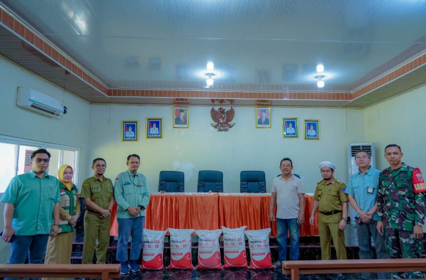  PT. Vale, Hadirkan  Bantuan 617 Sak Pupuk, ke  Petani di Desa Huko-Huko