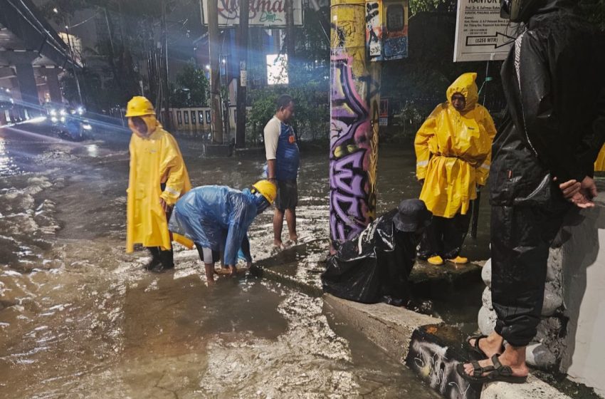  Satgas Drainase Kota Makassar Bergerak Cepat Tangani Genangan di Pettarani