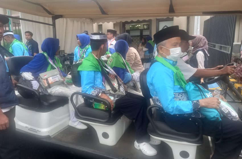  Kloter 1 Berangkat! 393 Jemaah Haji Soppeng Jadi Pembuka dari Embarkasi Makassar”