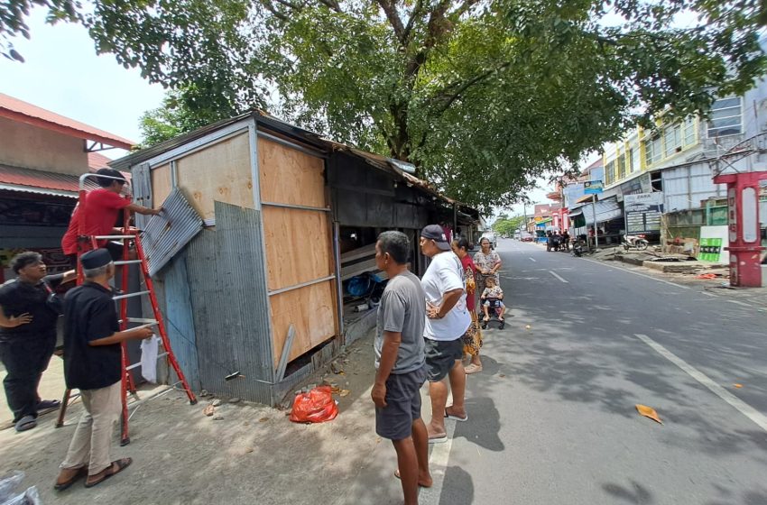  Saluran Drainase dan Kebersihan, Lapak Liar di Tallo Dibongkar
