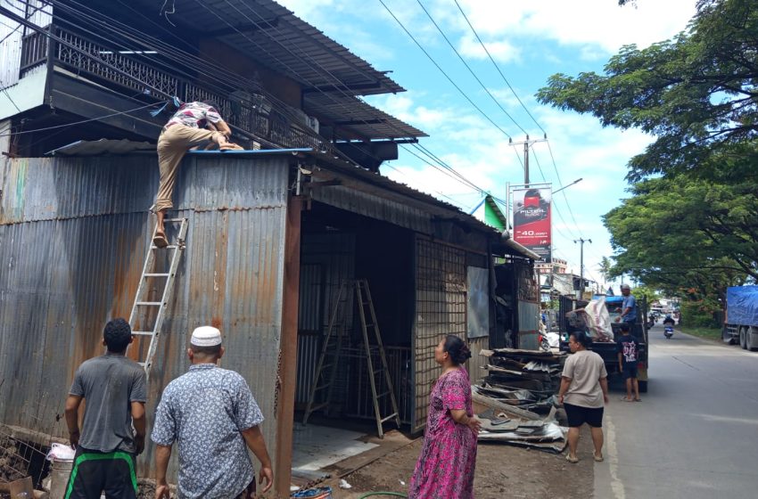  Tanpa Penertiban, Warga Tamalanrea Bongkar Sendiri Lapak di Atas Drainase 