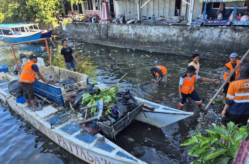  108 Kilogram Sampah Terangkut dalam Aksi Bersih Laut dan Pesisir Ujung Pandang